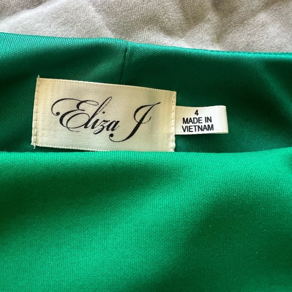 3/4 Length Sleeve Colorblock Striped Scuba Shift Dress -Size 4 - Eliza J - Picture 5 of 6